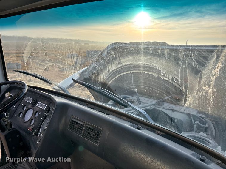 image for item FG1724 1988 Ford LT8000 ready mix truck