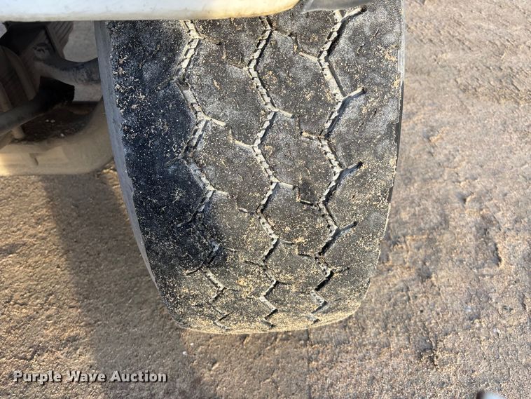 image for item FG1724 1988 Ford LT8000 ready mix truck