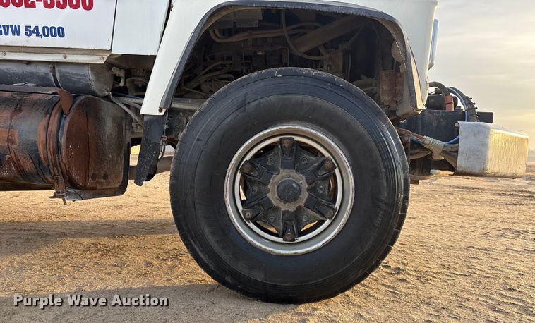 image for item FG1724 1988 Ford LT8000 ready mix truck