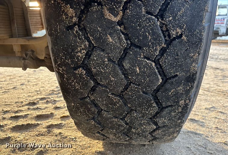 image for item FG1724 1988 Ford LT8000 ready mix truck