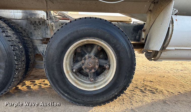 image for item FG1724 1988 Ford LT8000 ready mix truck