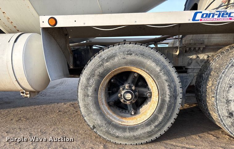 image for item FG1724 1988 Ford LT8000 ready mix truck