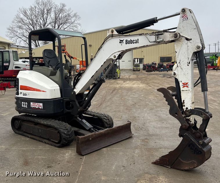image for item FG1725 2015 Bobcat E33 mini excavator
