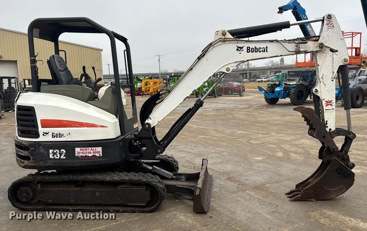 image for item FG1725 2015 Bobcat E33 mini excavator