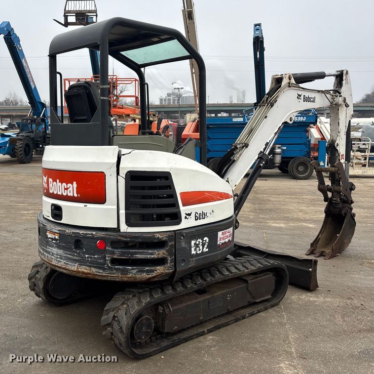 image for item FG1725 2015 Bobcat E33 mini excavator
