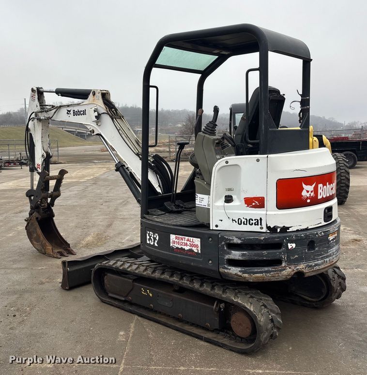 image for item FG1725 2015 Bobcat E33 mini excavator