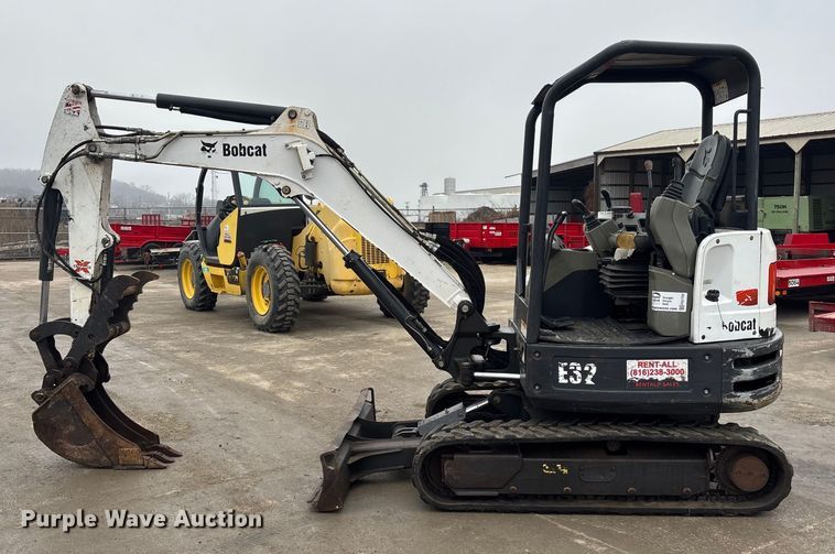 image for item FG1725 2015 Bobcat E33 mini excavator