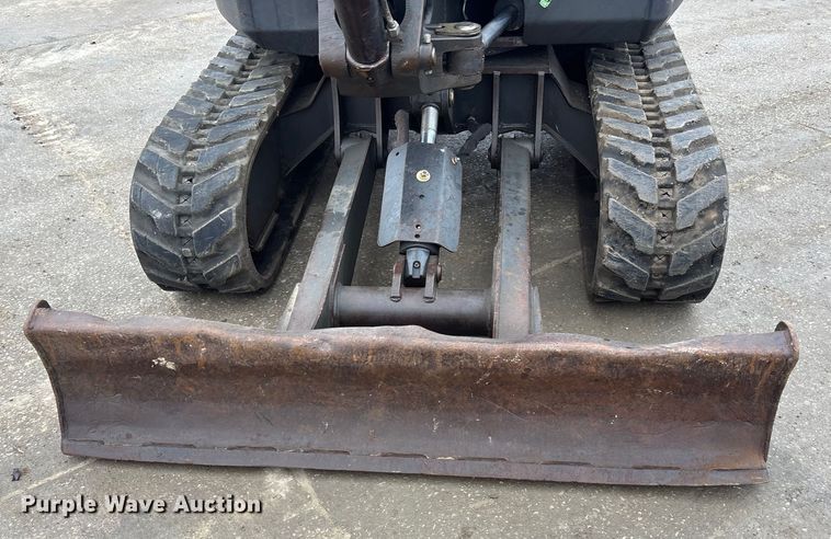 image for item FG1725 2015 Bobcat E33 mini excavator