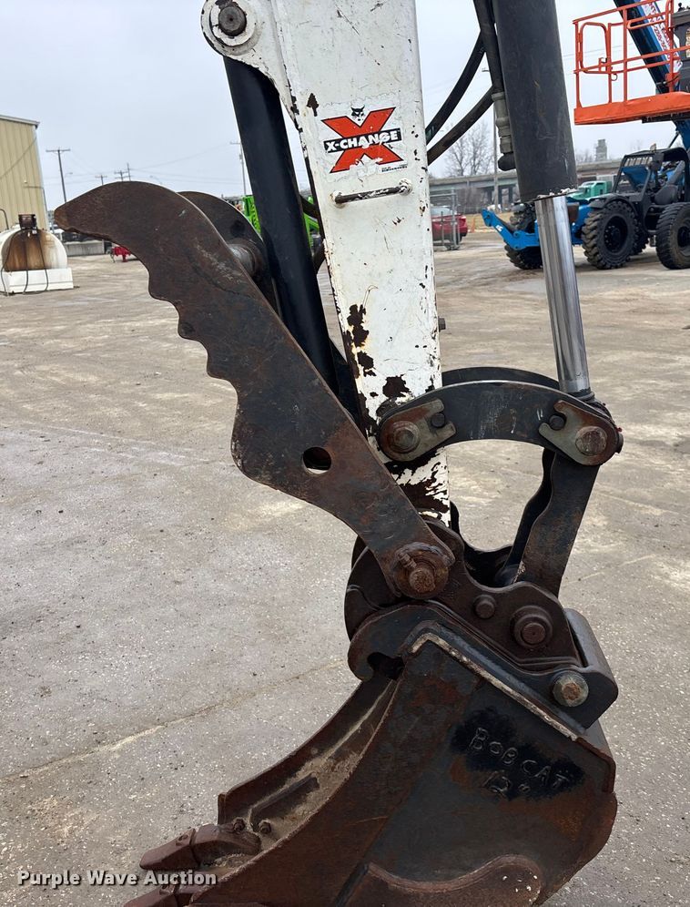 image for item FG1725 2015 Bobcat E33 mini excavator