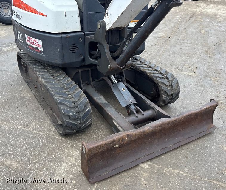 image for item FG1725 2015 Bobcat E33 mini excavator