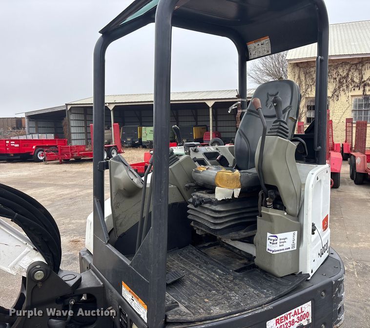 image for item FG1725 2015 Bobcat E33 mini excavator