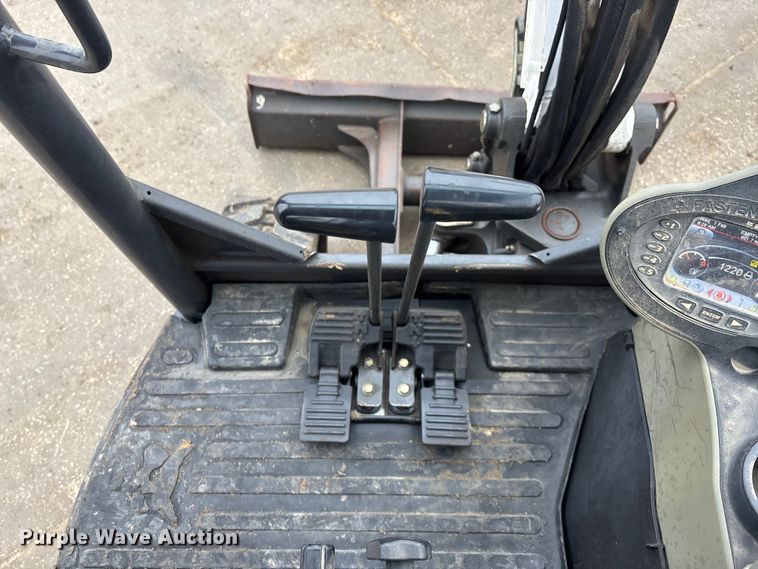 image for item FG1725 2015 Bobcat E33 mini excavator