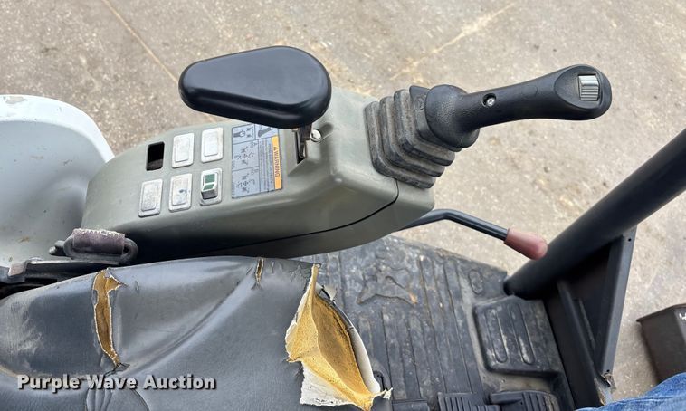 image for item FG1725 2015 Bobcat E33 mini excavator