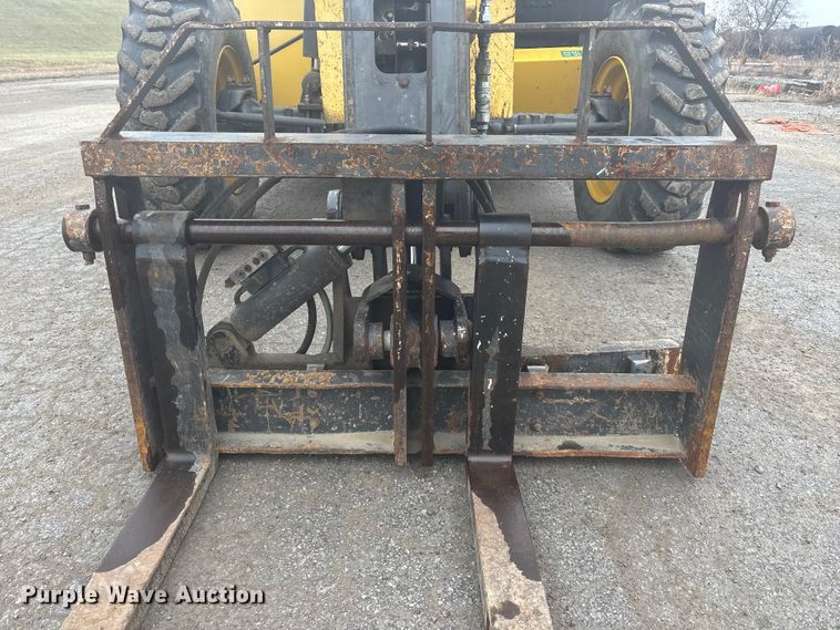 image for item FG1726 2007 New Holland M427 telehandler