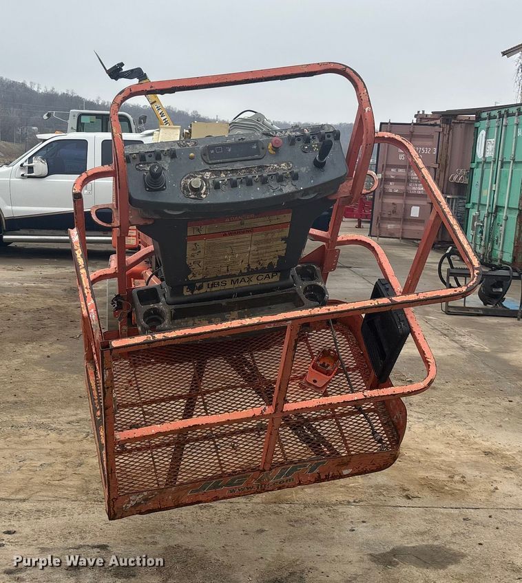 image for item FG1728 2005 JLG E400AJP  boom lift