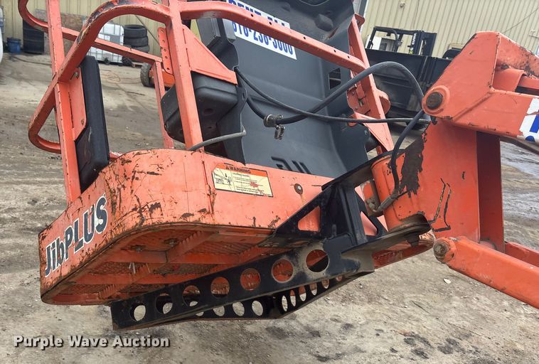 image for item FG1728 2005 JLG E400AJP  boom lift