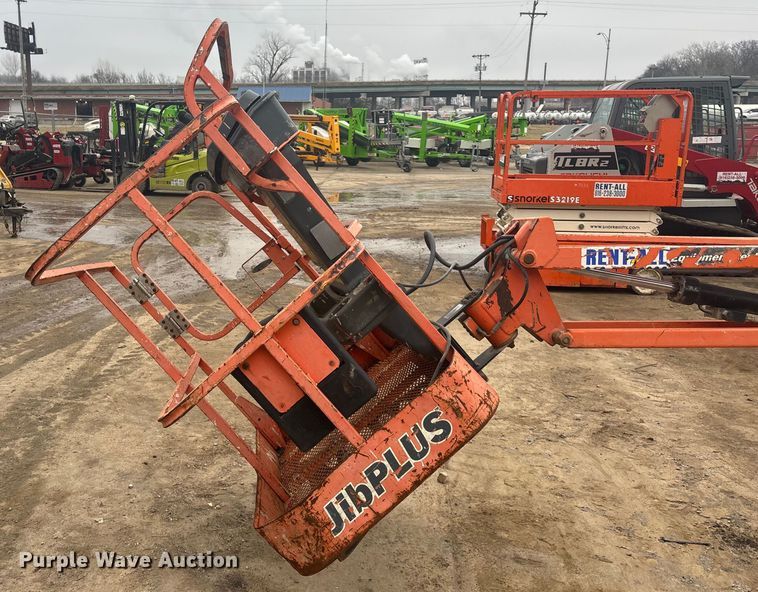 image for item FG1728 2005 JLG E400AJP  boom lift