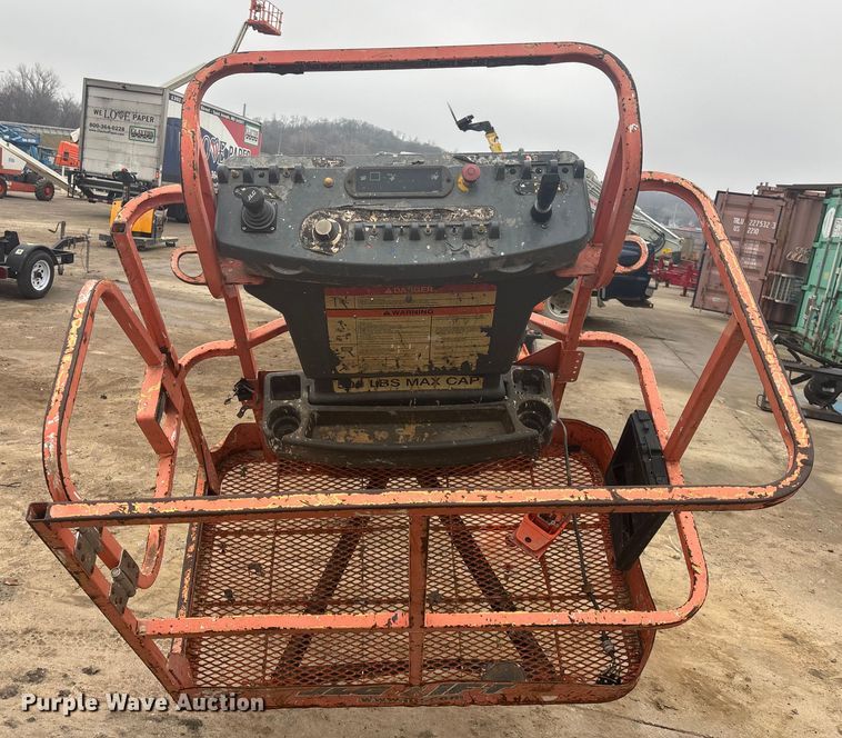 image for item FG1728 2005 JLG E400AJP  boom lift