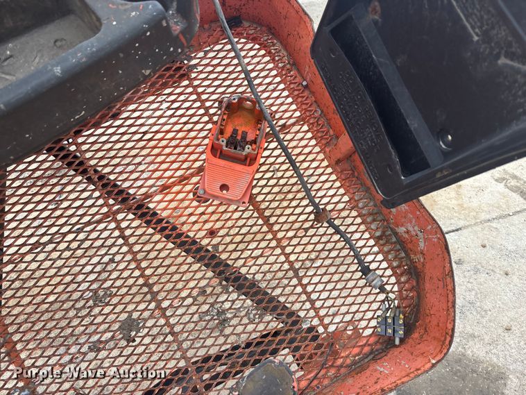 image for item FG1728 2005 JLG E400AJP  boom lift