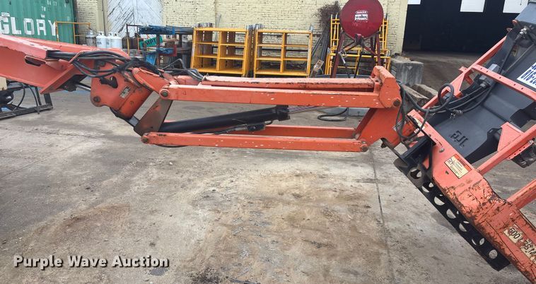 image for item FG1728 2005 JLG E400AJP  boom lift