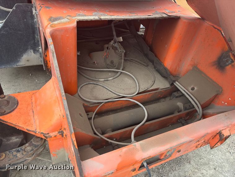 image for item FG1728 2005 JLG E400AJP  boom lift