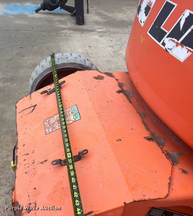 image for item FG1728 2005 JLG E400AJP  boom lift