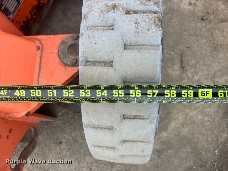 image for item FG1728 2005 JLG E400AJP  boom lift