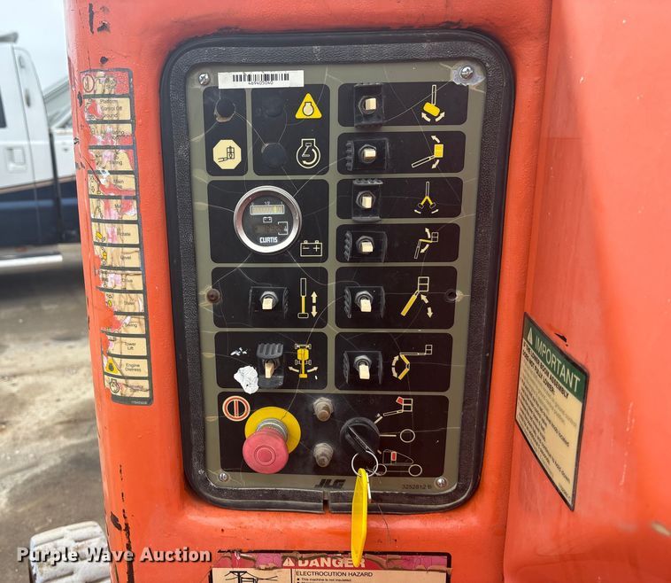 image for item FG1728 2005 JLG E400AJP  boom lift