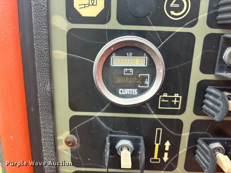 image for item FG1728 2005 JLG E400AJP  boom lift