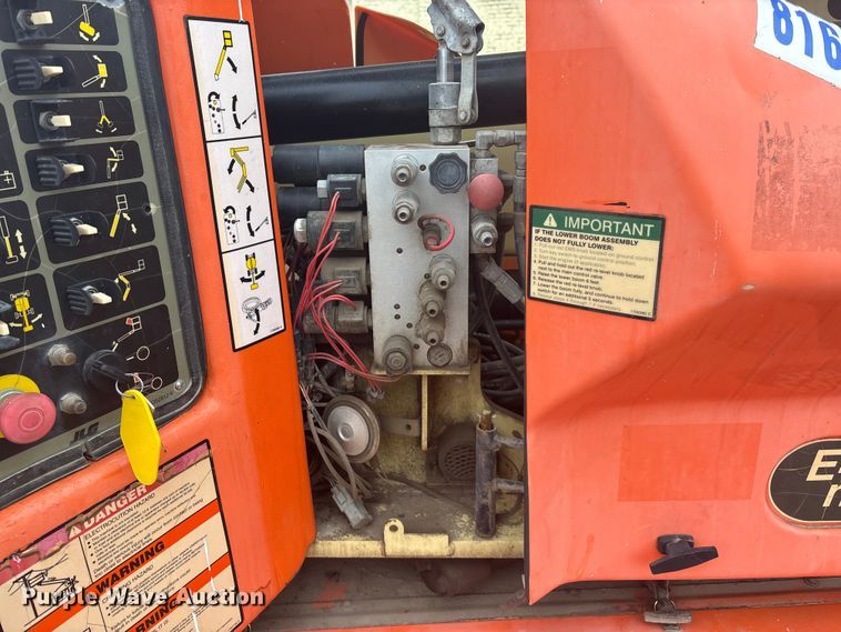 image for item FG1728 2005 JLG E400AJP  boom lift