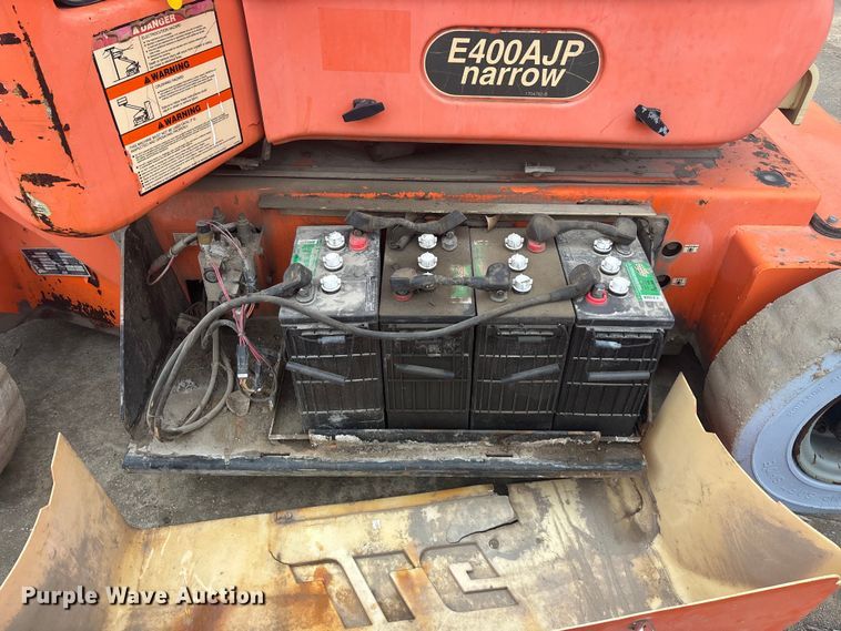 image for item FG1728 2005 JLG E400AJP  boom lift