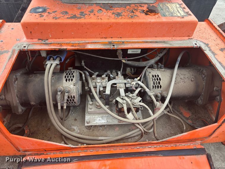 image for item FG1728 2005 JLG E400AJP  boom lift