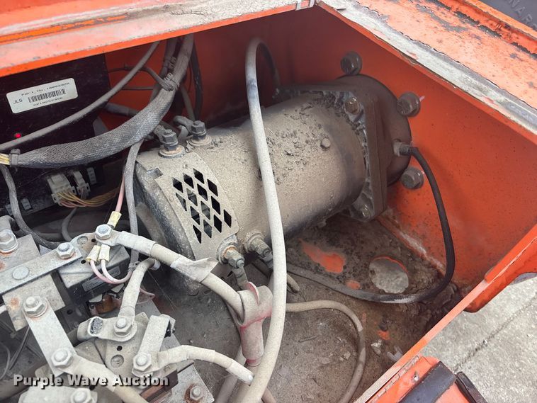 image for item FG1728 2005 JLG E400AJP  boom lift