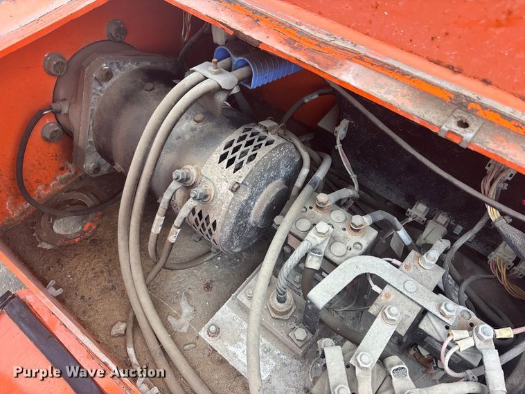 image for item FG1728 2005 JLG E400AJP  boom lift