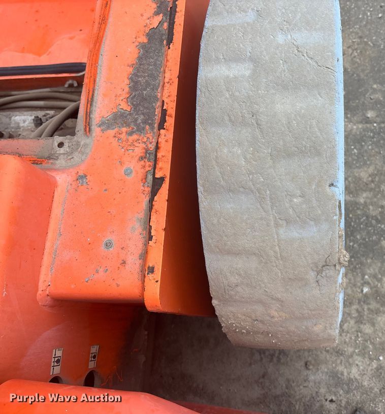 image for item FG1728 2005 JLG E400AJP  boom lift