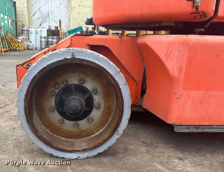 image for item FG1728 2005 JLG E400AJP  boom lift