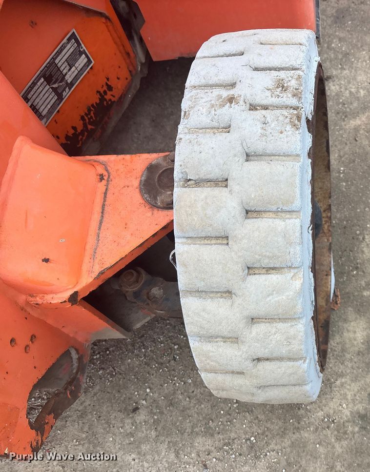 image for item FG1728 2005 JLG E400AJP  boom lift