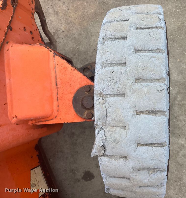 image for item FG1728 2005 JLG E400AJP  boom lift