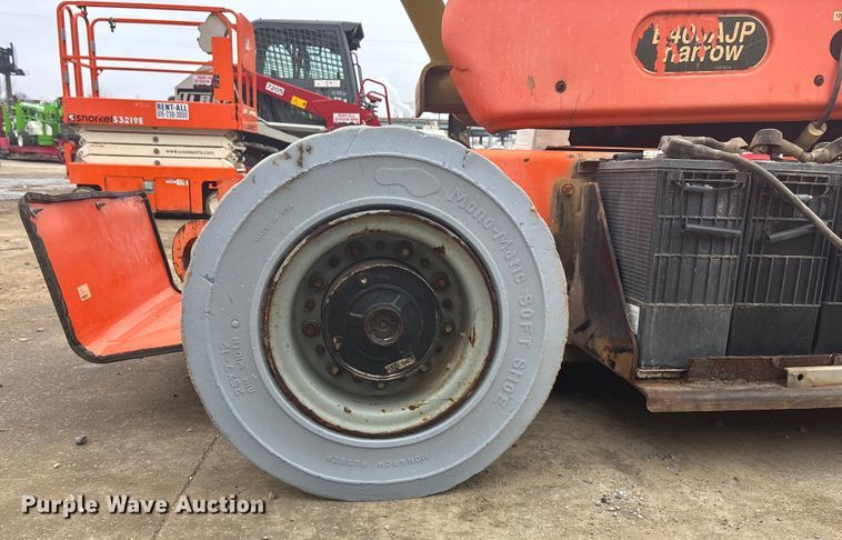 image for item FG1728 2005 JLG E400AJP  boom lift