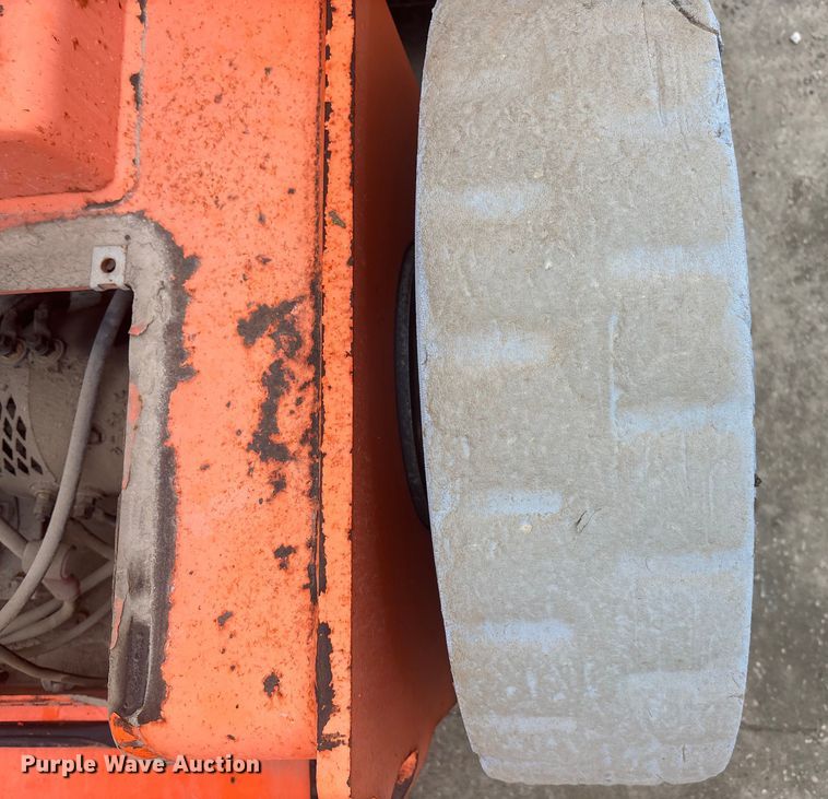 image for item FG1728 2005 JLG E400AJP  boom lift