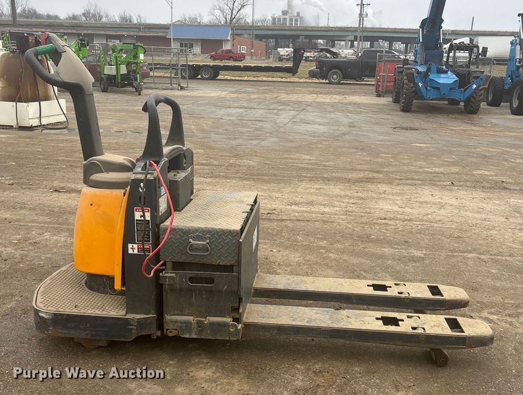 image for item FG1729 2007 Jungheinrich ECR 327 pallet jack