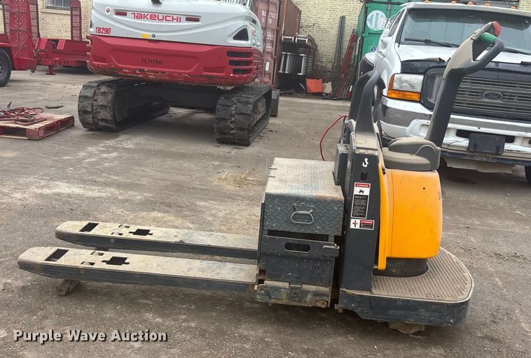 image for item FG1729 2007 Jungheinrich ECR 327 pallet jack