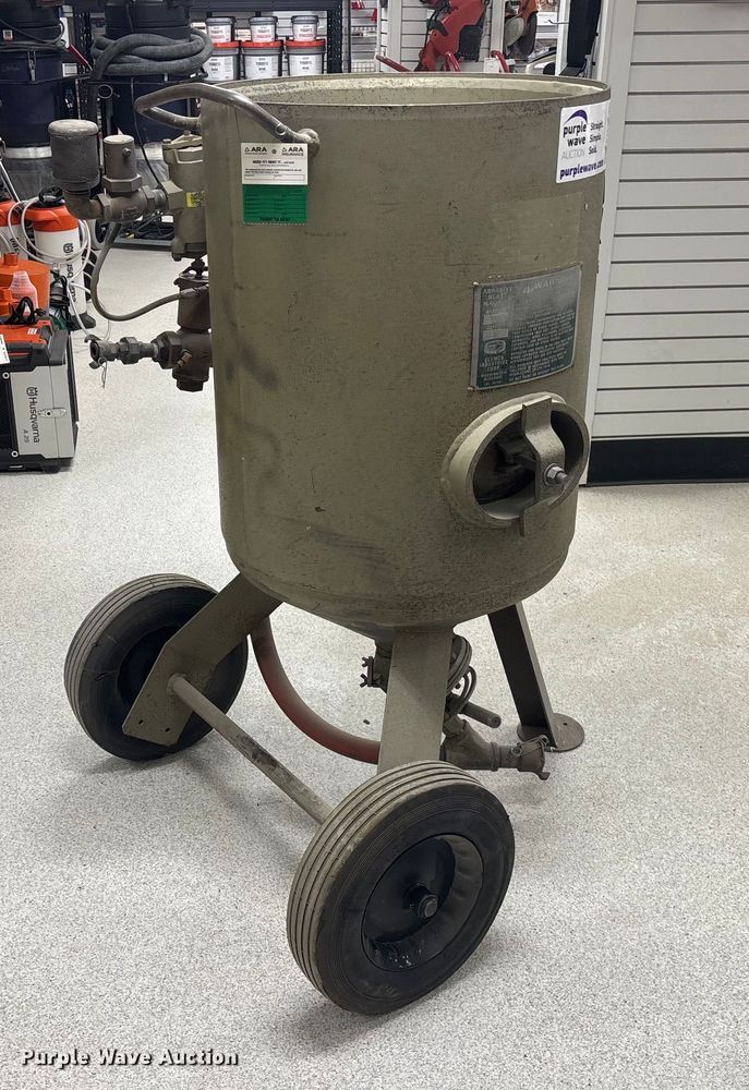 image for item FG1730 2007 Clemco Classic 150 sand blaster pot