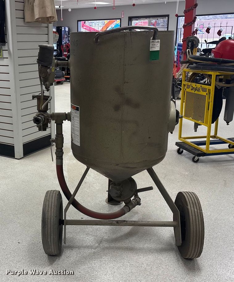 image for item FG1730 2007 Clemco Classic 150 sand blaster pot