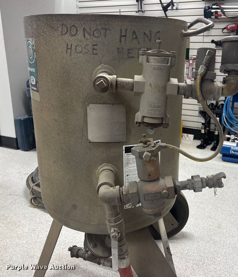 image for item FG1730 2007 Clemco Classic 150 sand blaster pot