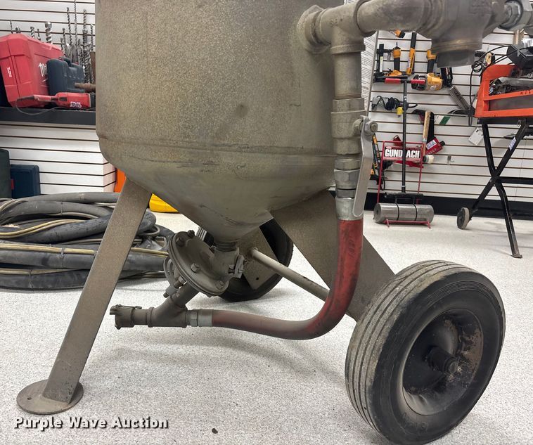 image for item FG1730 2007 Clemco Classic 150 sand blaster pot