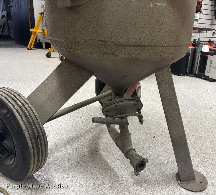 image for item FG1730 2007 Clemco Classic 150 sand blaster pot