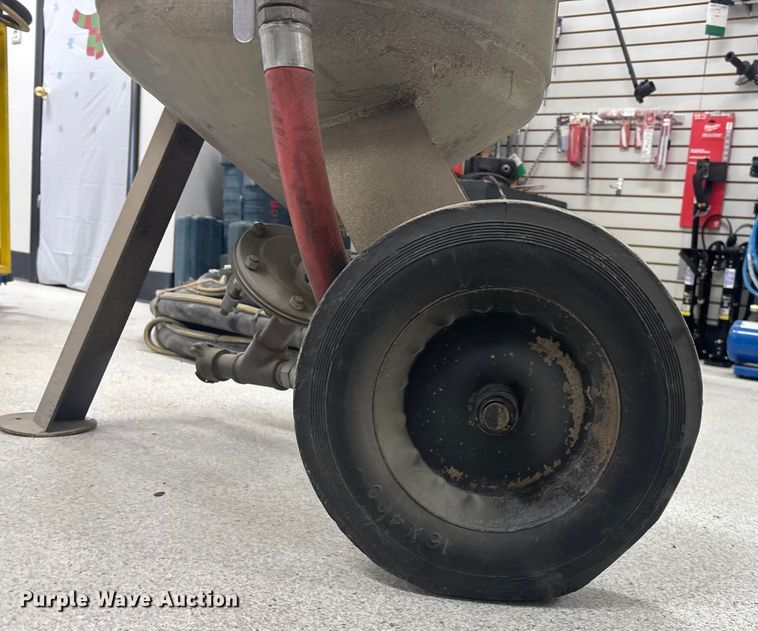 image for item FG1730 2007 Clemco Classic 150 sand blaster pot