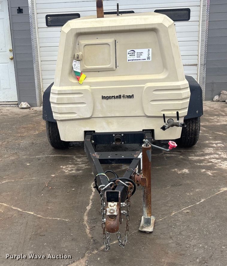 image for item FG1734 2012 Doosan P260 HP 220 air compressor