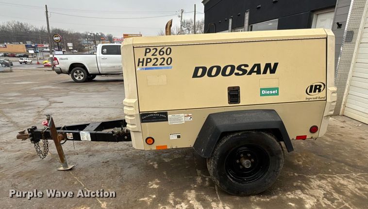 image for item FG1734 2012 Doosan P260 HP 220 air compressor